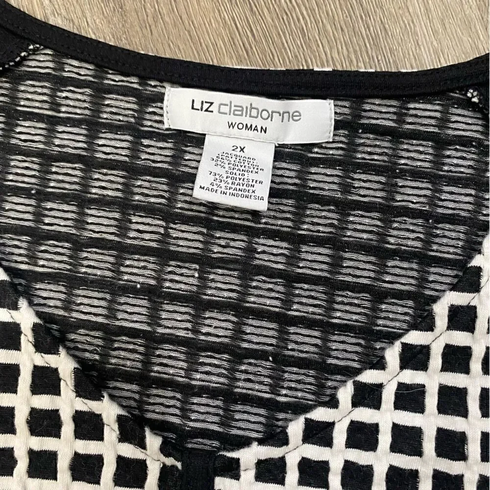 Liz Claiborne Black and White Checked Print knit blouse size 2x